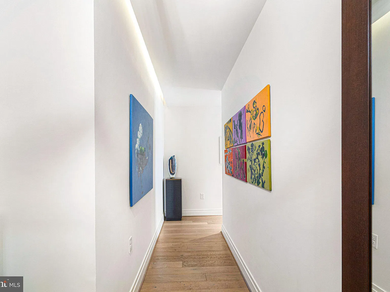 2 bed, 2.0 bath, 1173 sqft, $5,700 — Photo 3