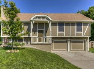 7106 Boucher Cir, Pleasant Valley, MO 64068