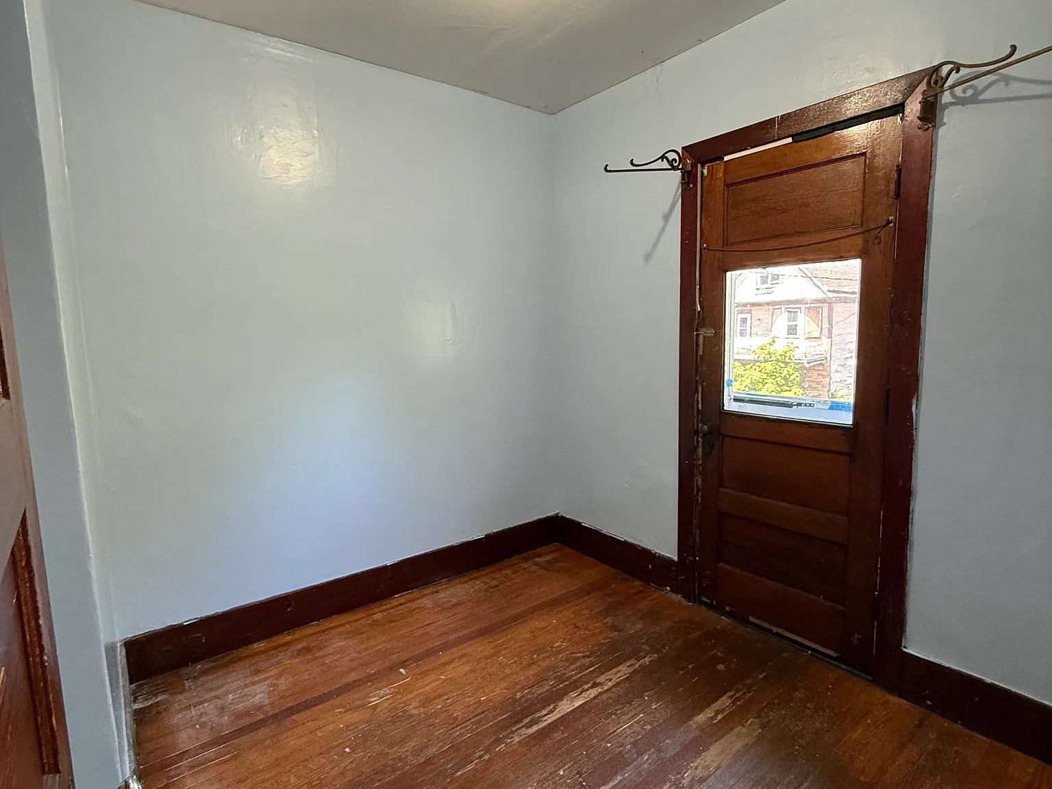 395 Winslow Ave — Photo 2