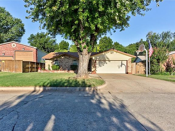 3rd image of 145 Philbrooke Dr