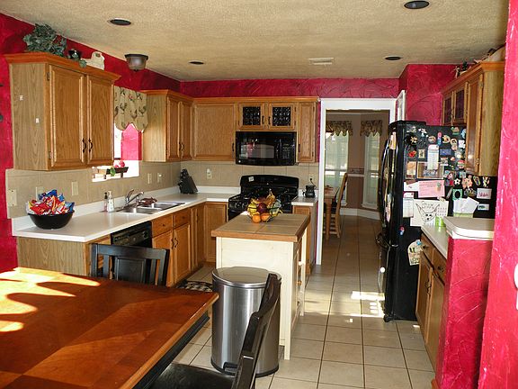 3rd image of 822 Deerlake Dr