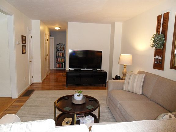 5th image of 231 Heritage Dr #231