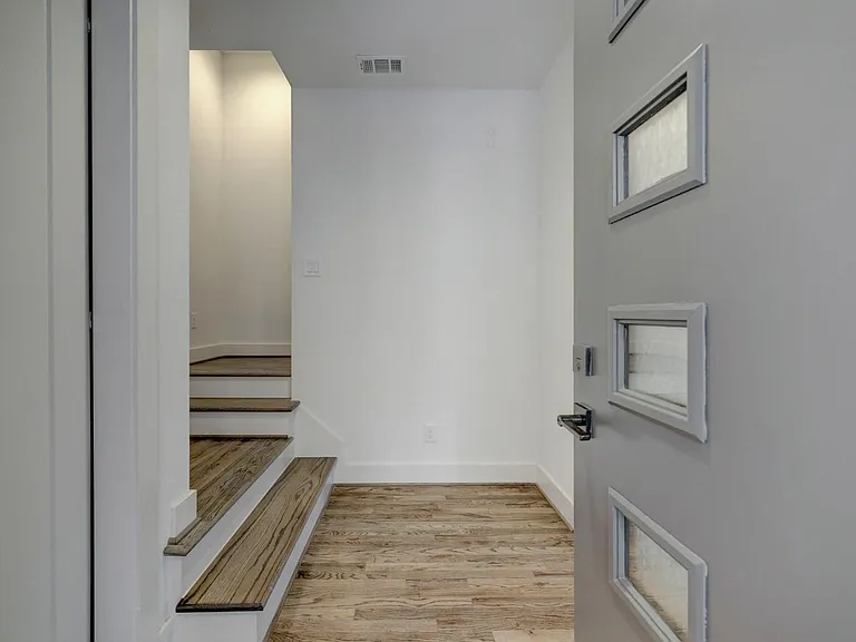 1535 W 24th St #C — Photo 3