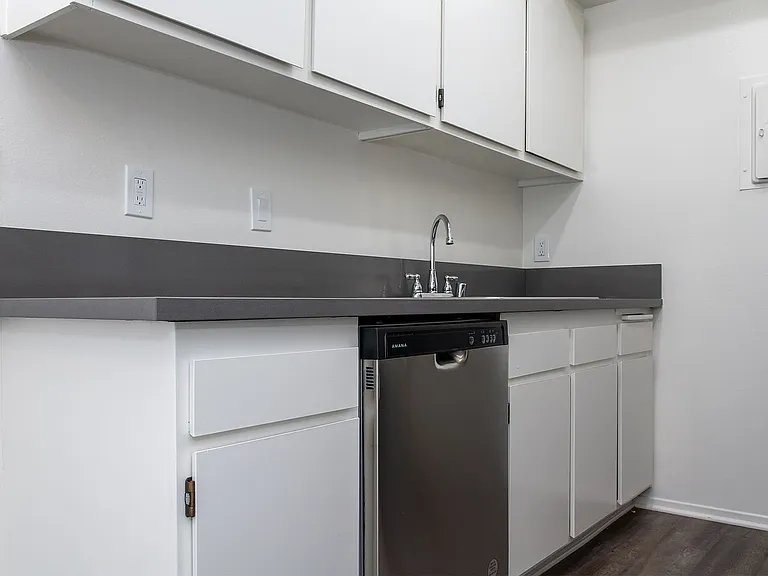 520 W. Wilson — Photo 22