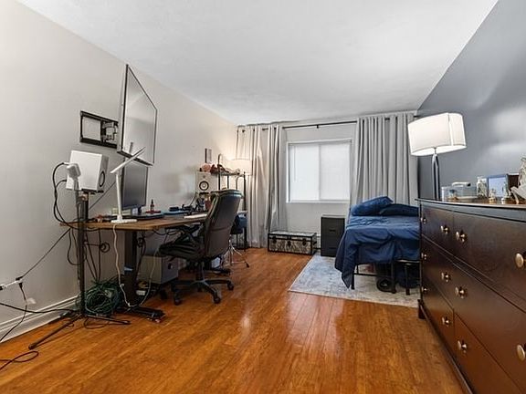 3rd image of 7 Park Ave APT 25