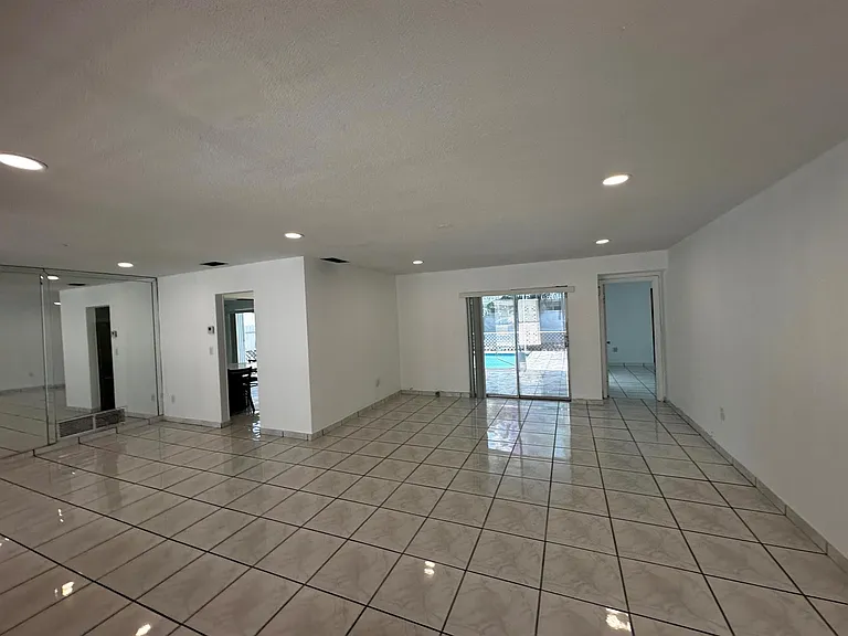 7725 Grandview Blvd — Photo 6