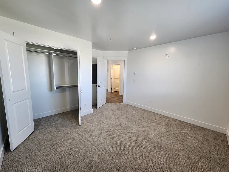 6136 Freedom Apt 4 - 11_04072025