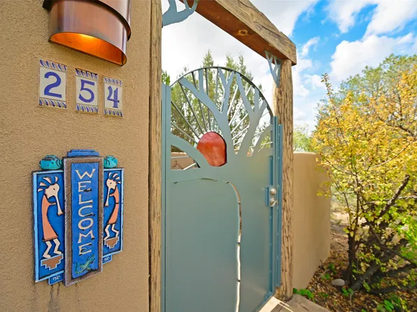 254 Loma Entrada, Santa Fe, NM 87501