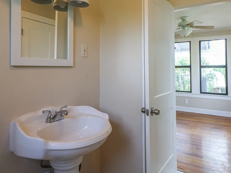 4412 Bellvue Ave #B — Photo 11
