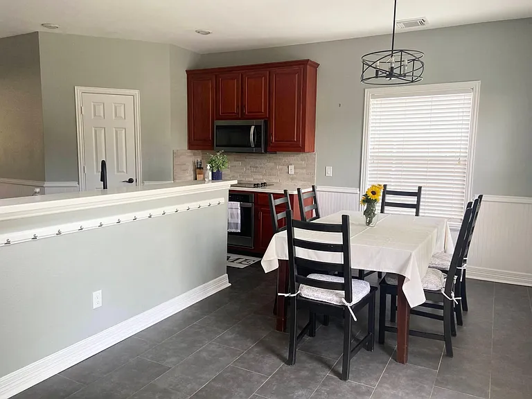 2125 Columbia Dr — Photo 10