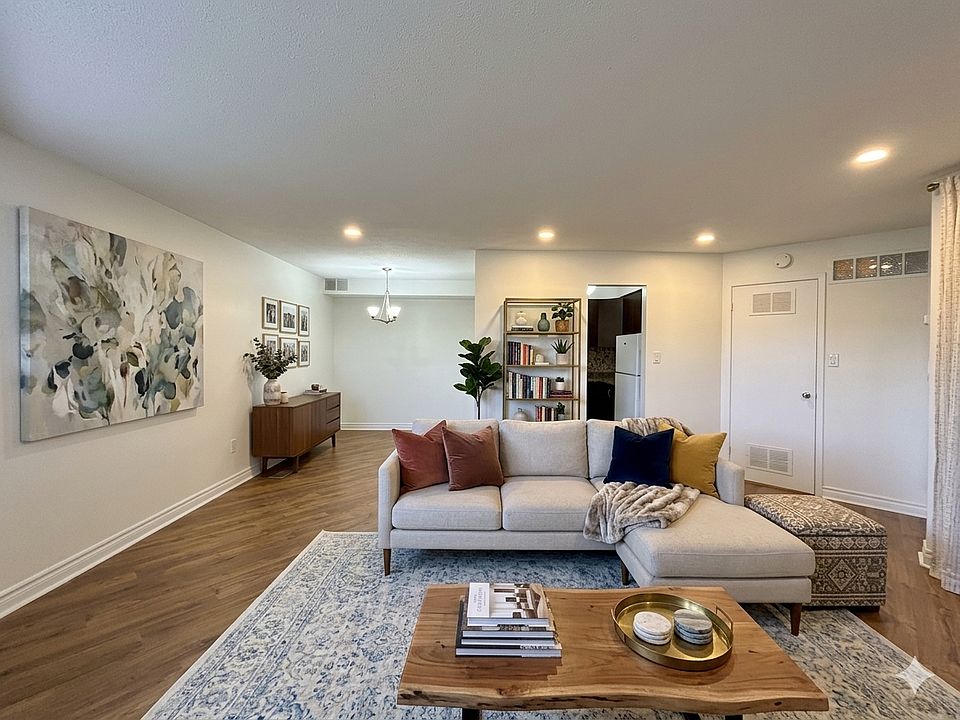 1st image of 425 Rathburn Rd E #74
