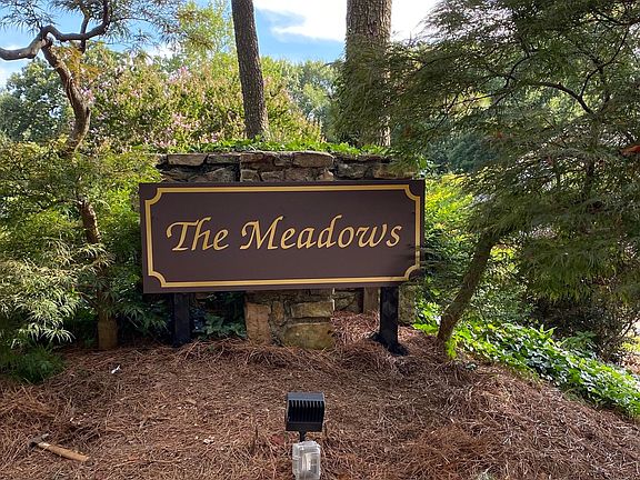3rd image of 5029 Meadow Ln