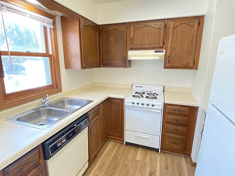 1785 Alexandra Ct — Photo 4