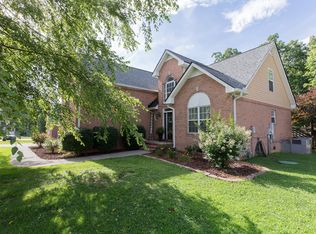 206 Applewood Dr, White House, TN 37188