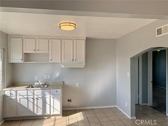2nd image of 601 W D St