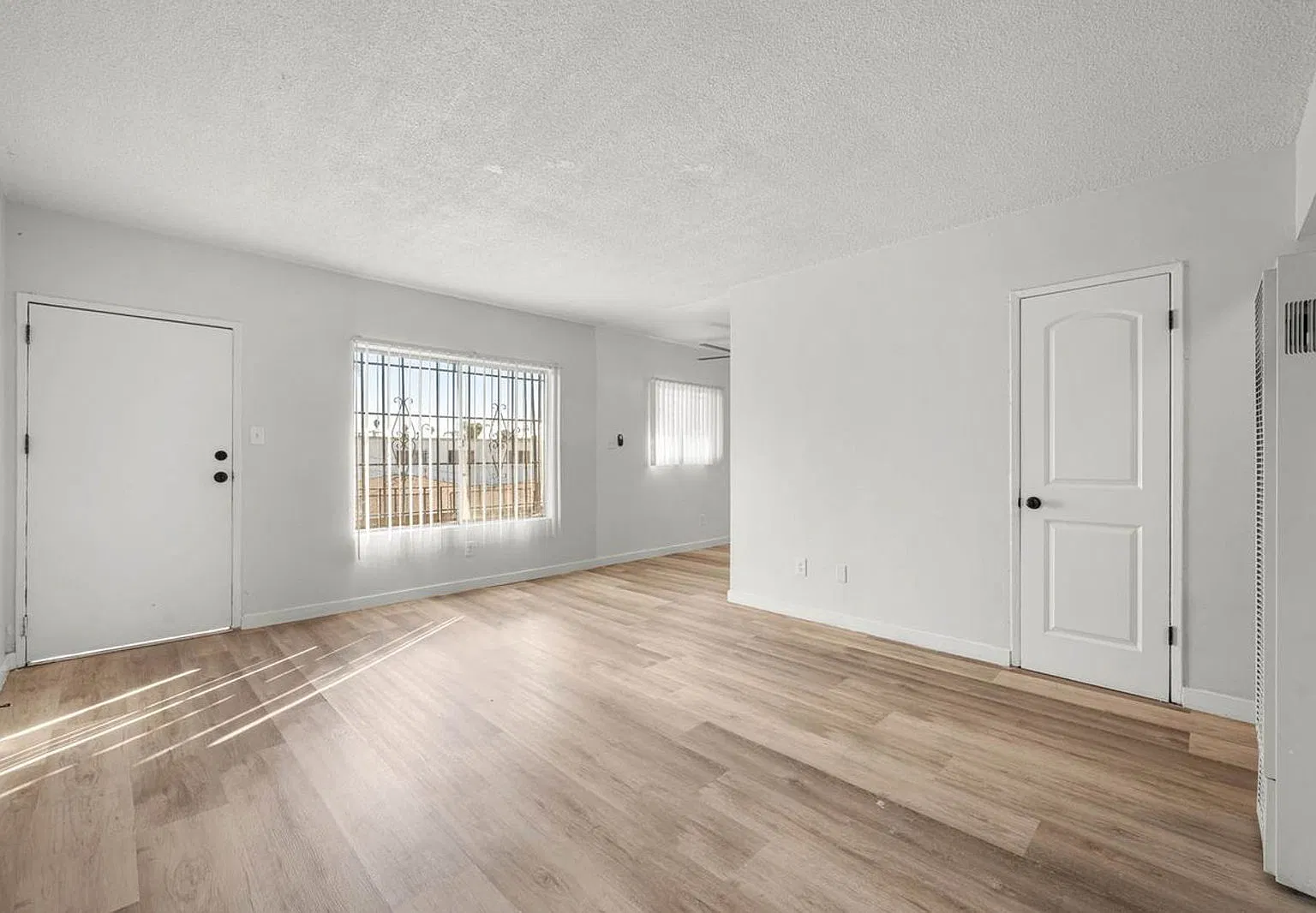 2 bed, 1.0 bath, 875 sqft, $1,842 — Photo 1