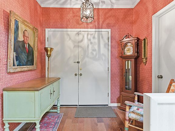 5th image of 107 Greenwood Pl