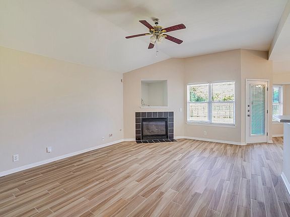 3rd image of 1013 Lantana Ln