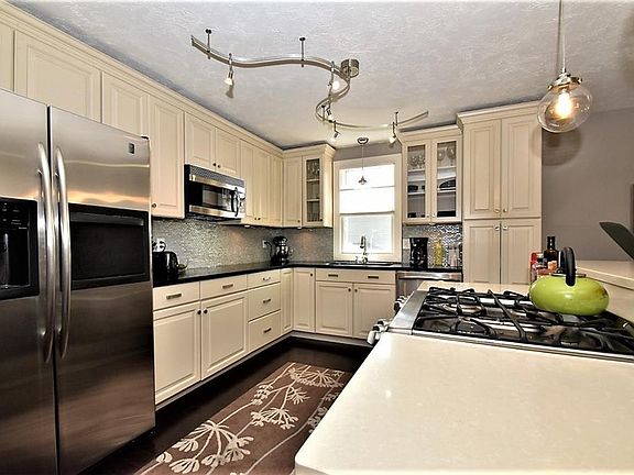 5th image of 31880 Lynton Ln