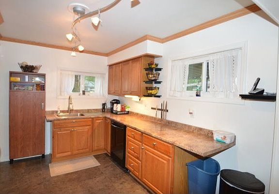 3rd image of 5559 Bayside Dr