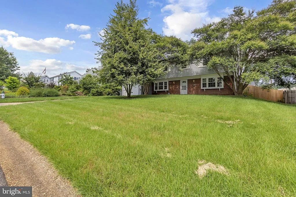 4 bed, 2.5 bath, 1872 sqft, $3,200 — Photo 4