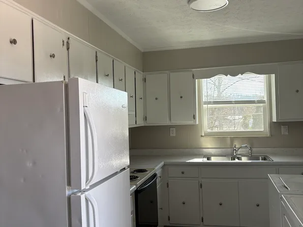 630 Carlock Ave APT C, Harriman, TN 37748