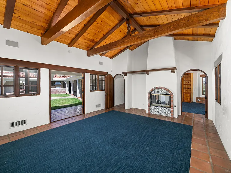 5443 Calzada Del Bosque — Photo 32