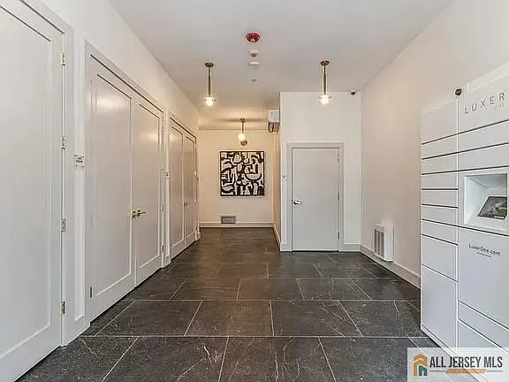 1 bed, 1.0 bath, $3,900 — Photo 3