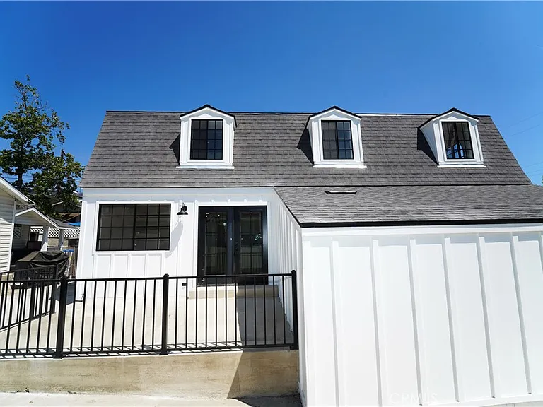 2615 Manhattan Ave — Photo 45