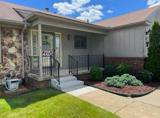 12348 Cambridge Blvd BUILDING 150, South Lyon, MI