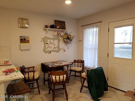 5th image of 2402 Oakview Dr