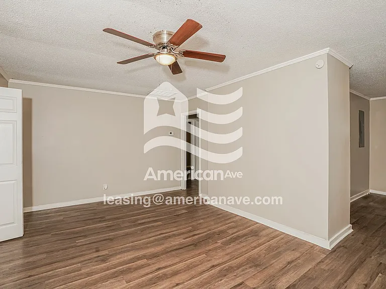1237600_002_living_room_3.jpg