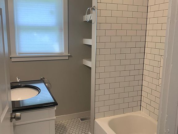 4th image of 2818 Jones Ave