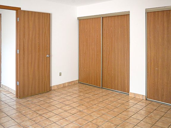 3rd image of 1053 Cromwell Ave