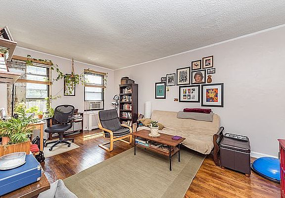 3rd image of 76-12 Ditmars Blvd #C-3
