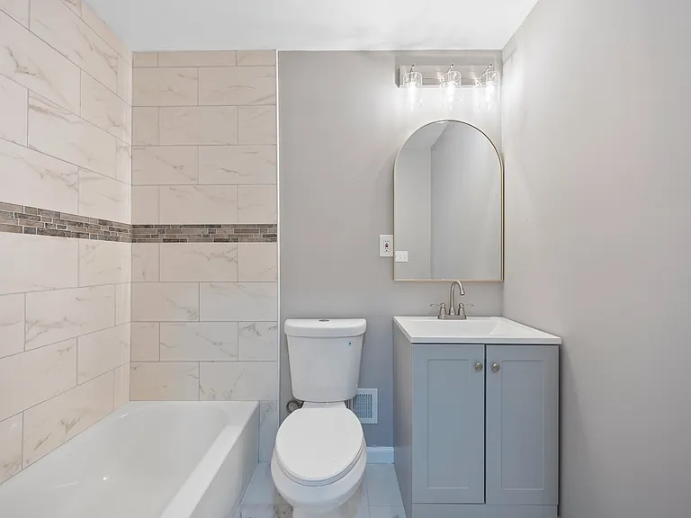 723 N Luzerne Ave — Photo 18