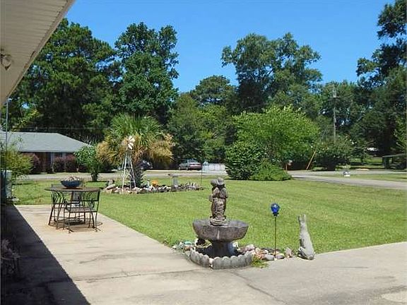 4th image of 809 Pine Dr