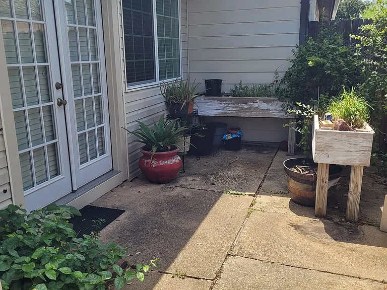 2100 Windsor Dr #6 — Photo 16
