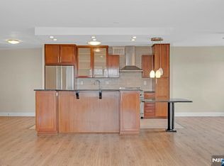 2000 Linwood Ave APT 21S, Fort Lee, NJ 07024