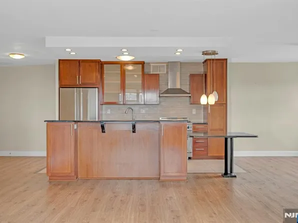 2000 Linwood Ave APT 21S, Fort Lee, NJ 07024
