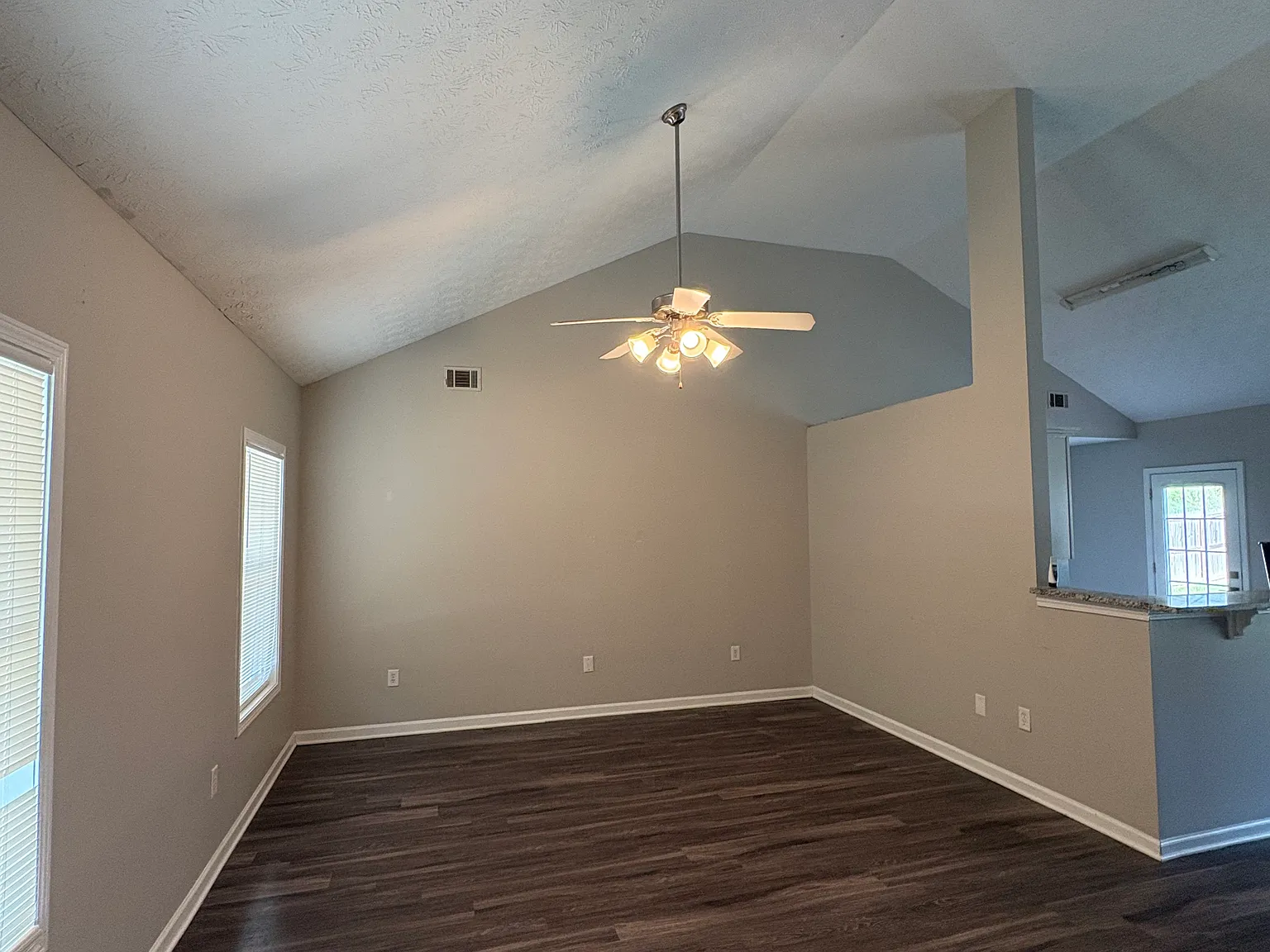 3 bed, 1316 sqft, $1,875 — Photo 2
