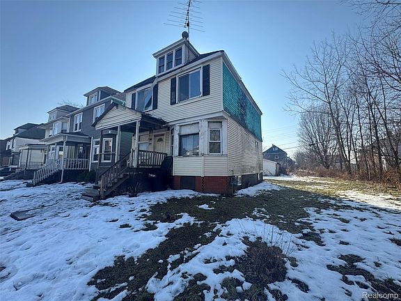 3rd image of 5865 Seneca St
