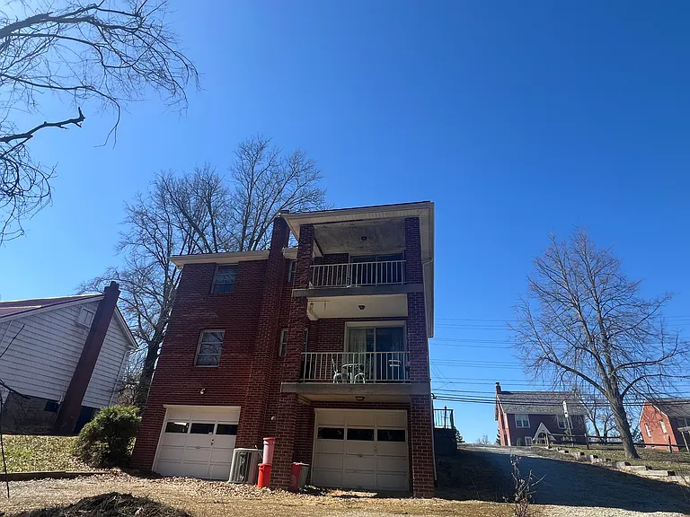 225-227 Jefferson Rd — Photo 14