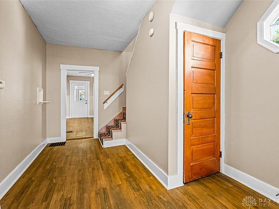 4th image of 309 N 1st St