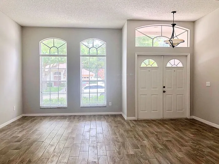 590 Horseman Dr — Photo 2
