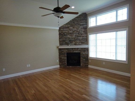 4th image of 154 Acorn Ln