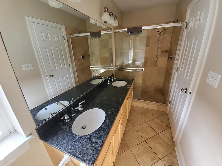 2453 W Grenshaw St #B — Photo 10