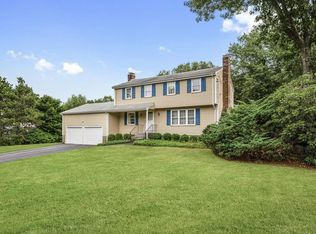 6 Hillview Ter, Medway, MA 02053