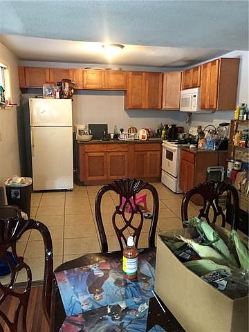 2nd image of 921 S Sibley St