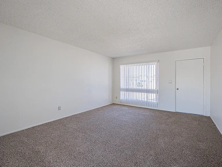 8821 W Sahuaro Dr — Photo 4